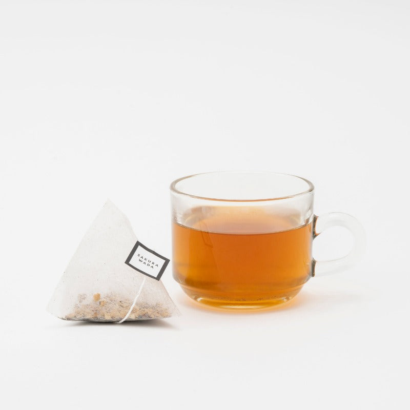 01-ENERGY BLOOMのティーバッグとお茶の画像